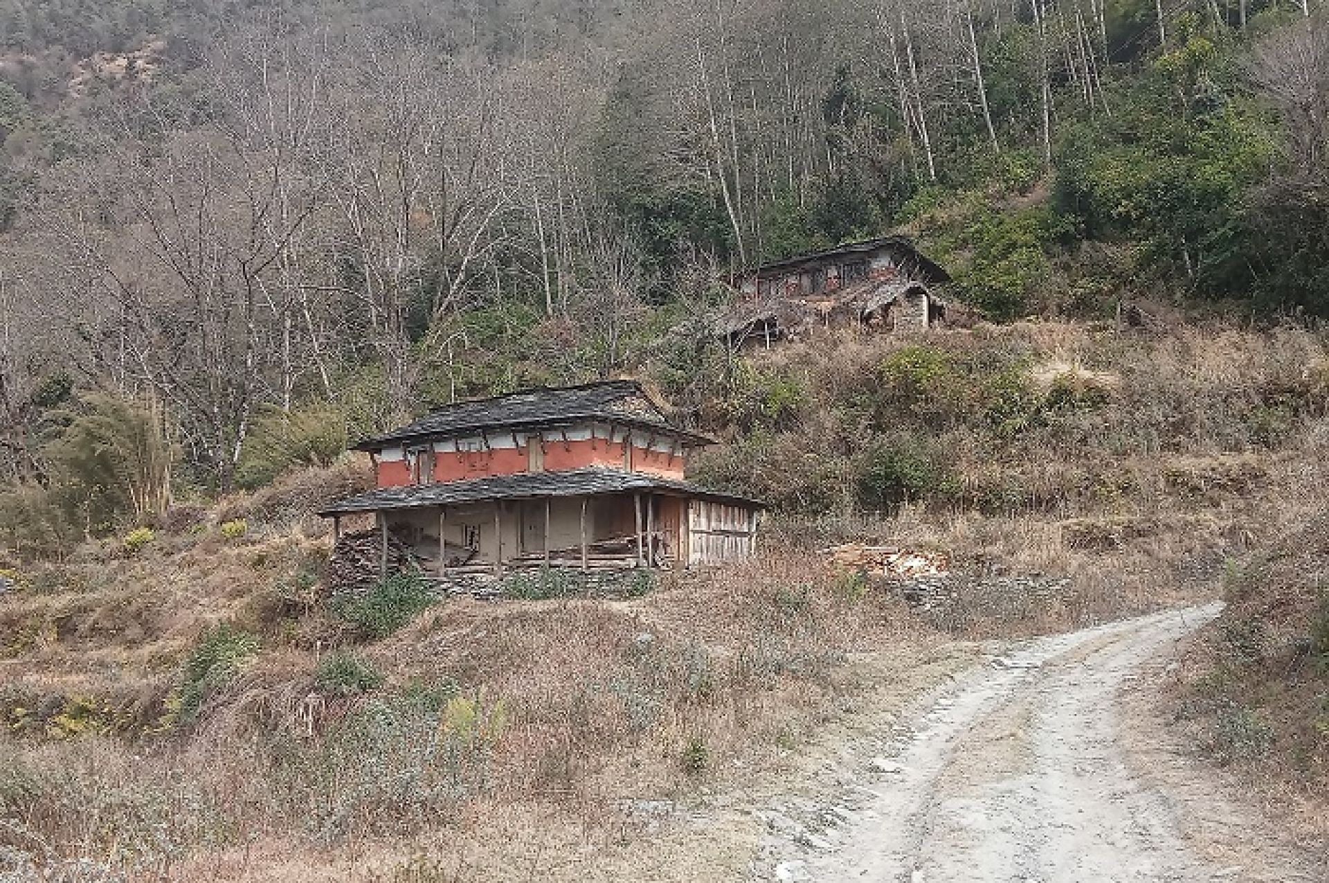 विकास र सुविधाले पनि रोकिएन बसाइँसराइ